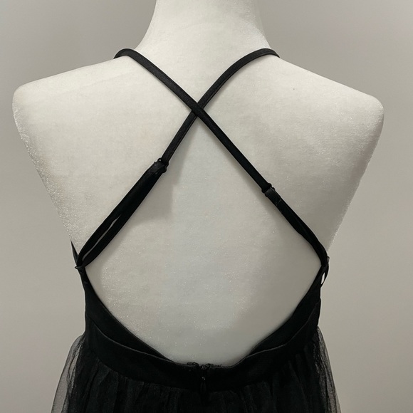 Elegant Black Evening Dress - Picture 4 of 7